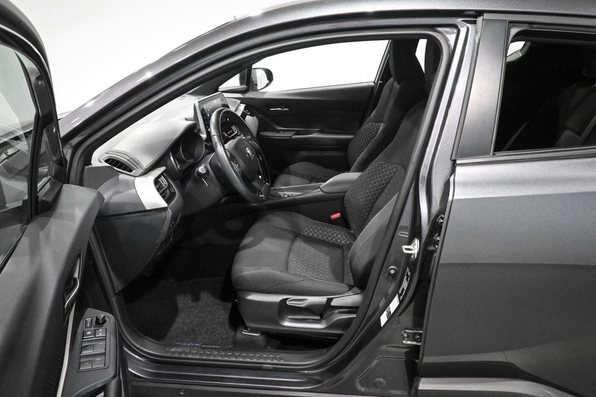 Foto Toyota C-HR 10 Foto Toyota C-HR 10