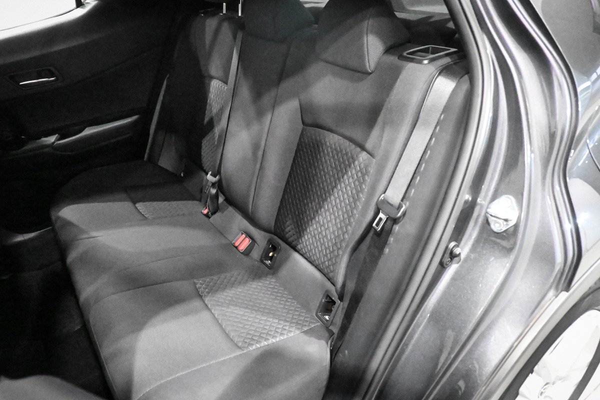 Foto Toyota C-HR 11 Foto Toyota C-HR 11