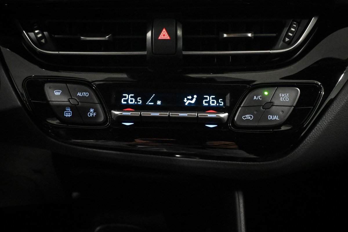 Foto Toyota C-HR 19 Foto Toyota C-HR 19