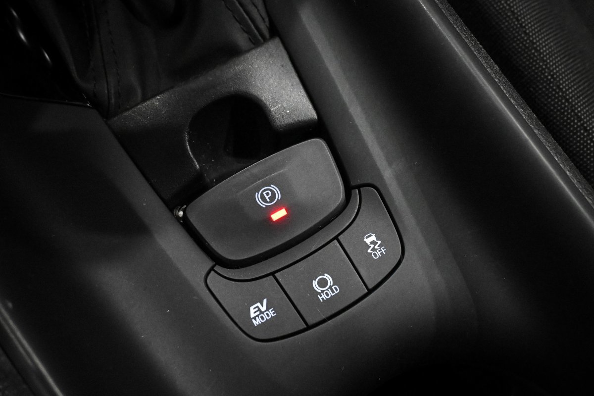 Foto Toyota C-HR 24 Foto Toyota C-HR 24