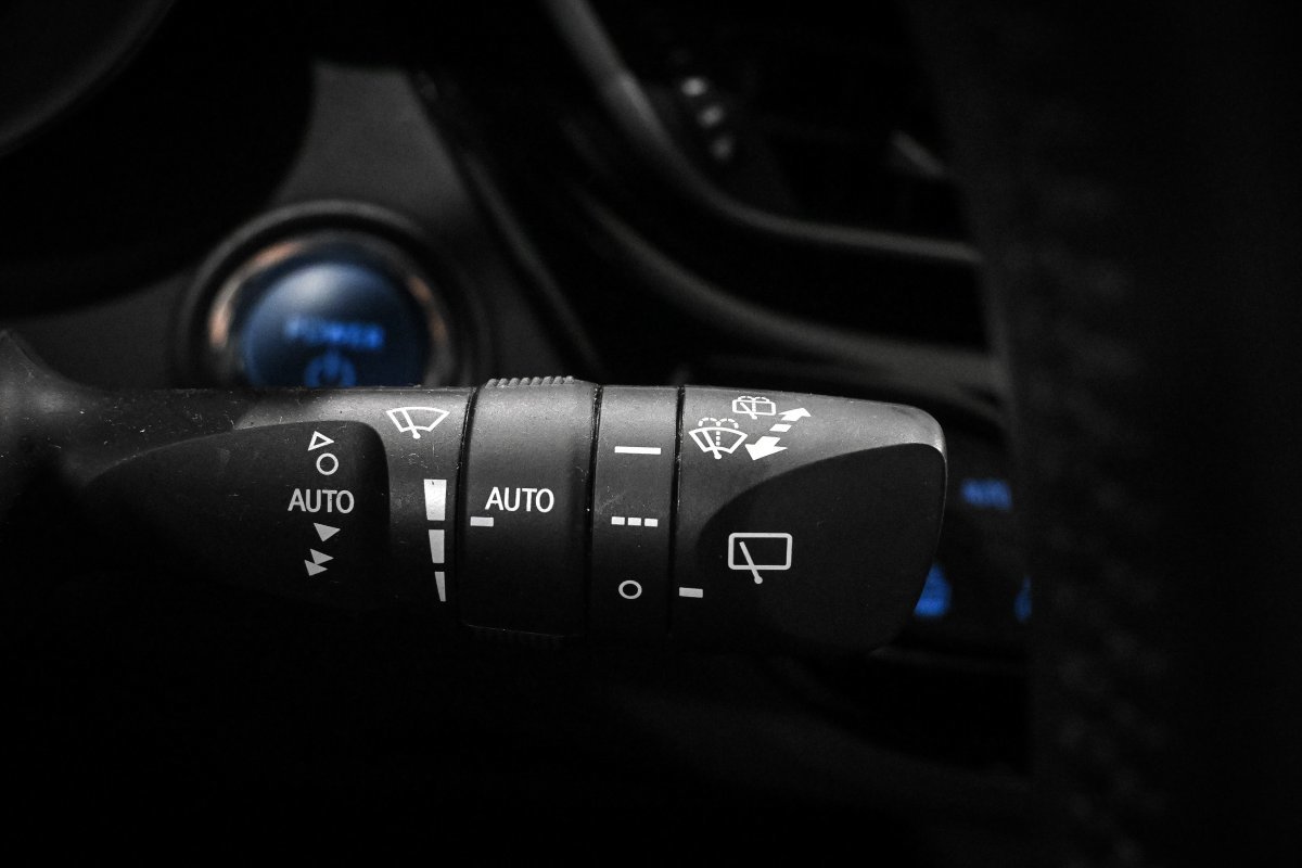 Foto Toyota C-HR 27 Foto Toyota C-HR 27