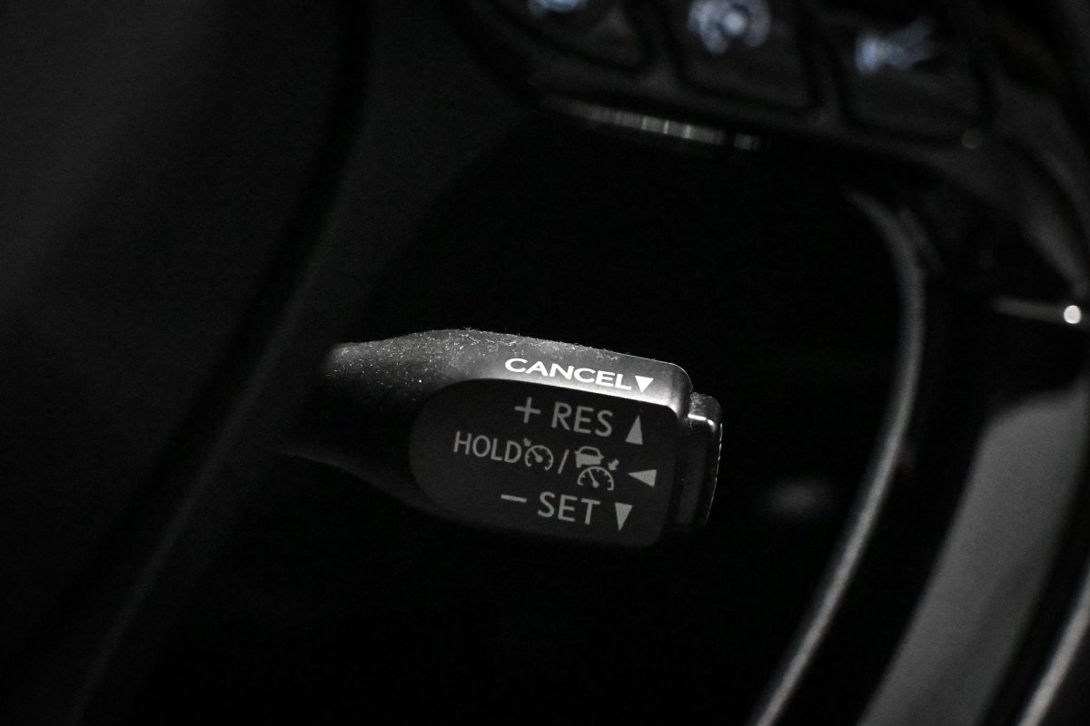 Foto Toyota C-HR 28 Foto Toyota C-HR 28