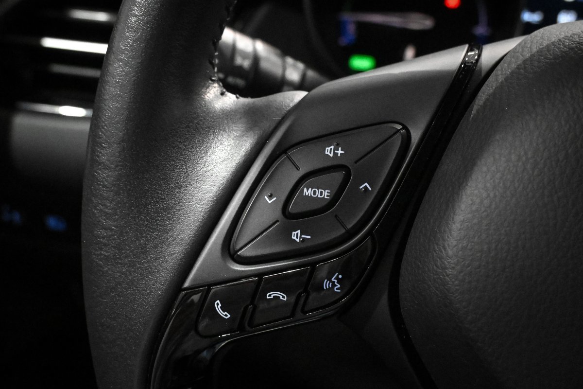 Foto Toyota C-HR 29 Foto Toyota C-HR 29