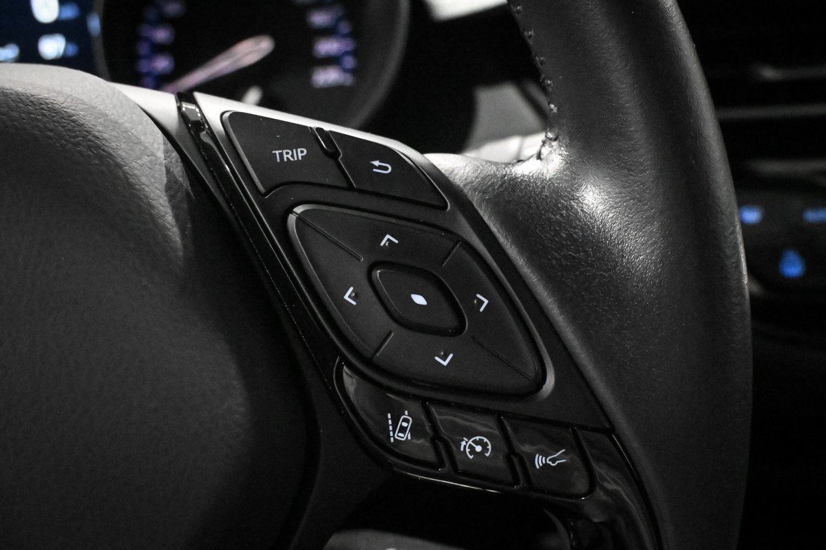 Foto Toyota C-HR 30 Foto Toyota C-HR 30