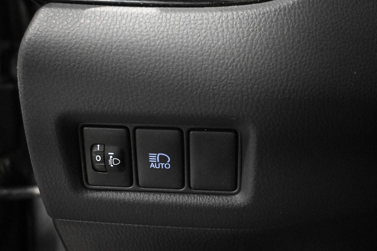 Foto Toyota C-HR 31 Foto Toyota C-HR 31