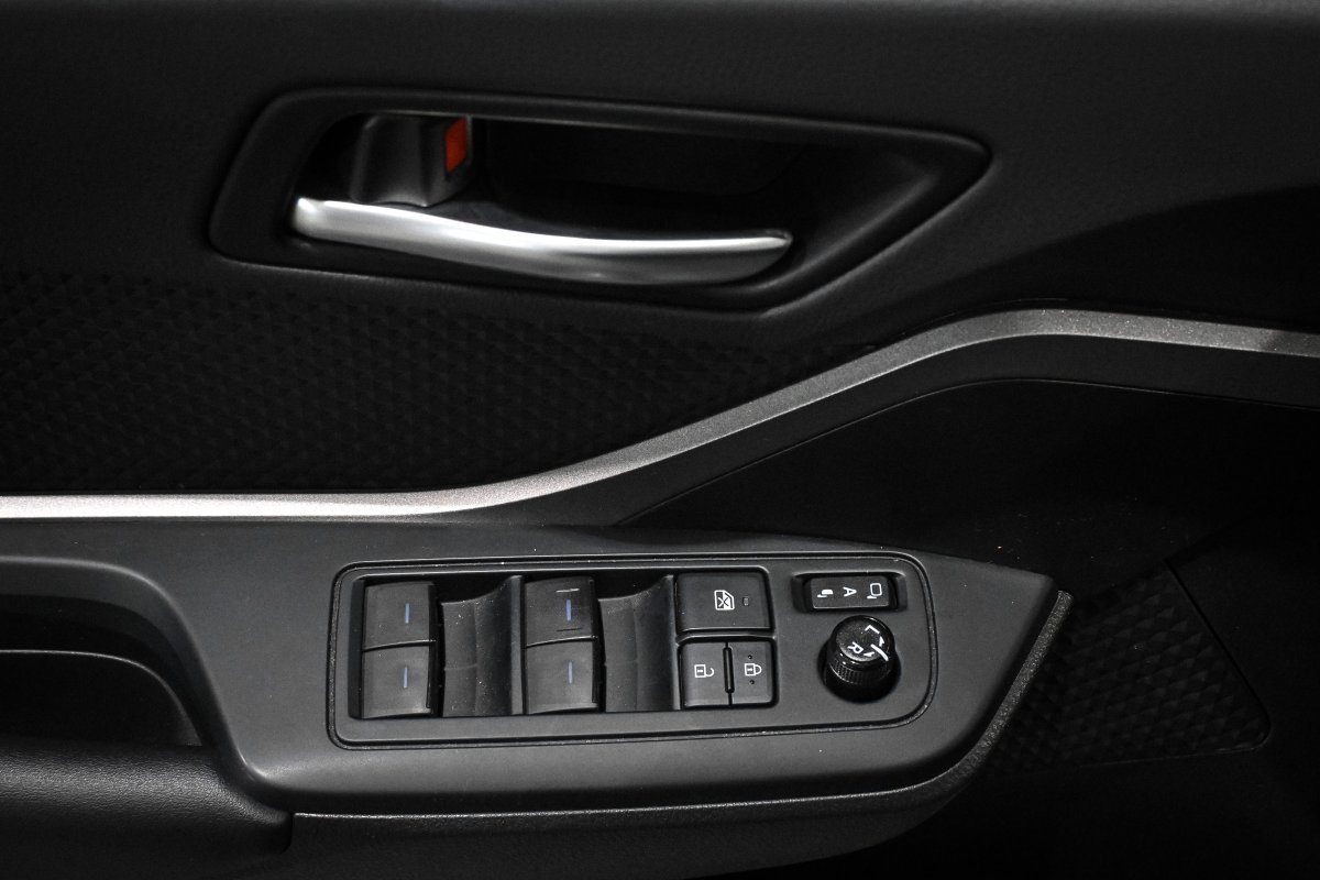 Foto Toyota C-HR 33 Foto Toyota C-HR 33