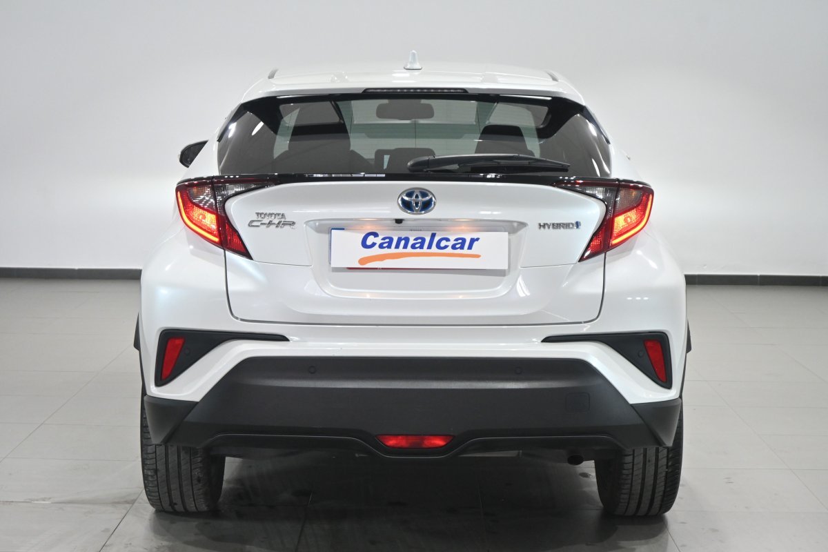 Foto Toyota C-HR 5 Foto Toyota C-HR 5