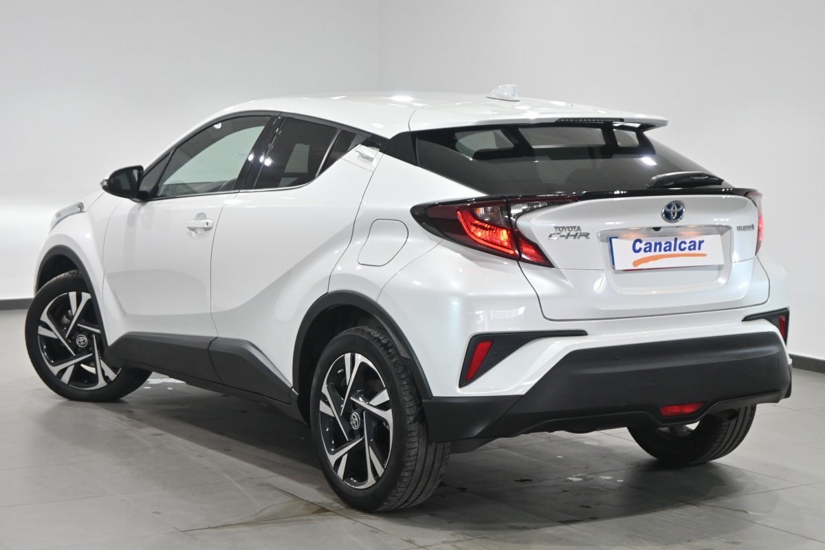 Foto Toyota C-HR 6 Foto Toyota C-HR 6