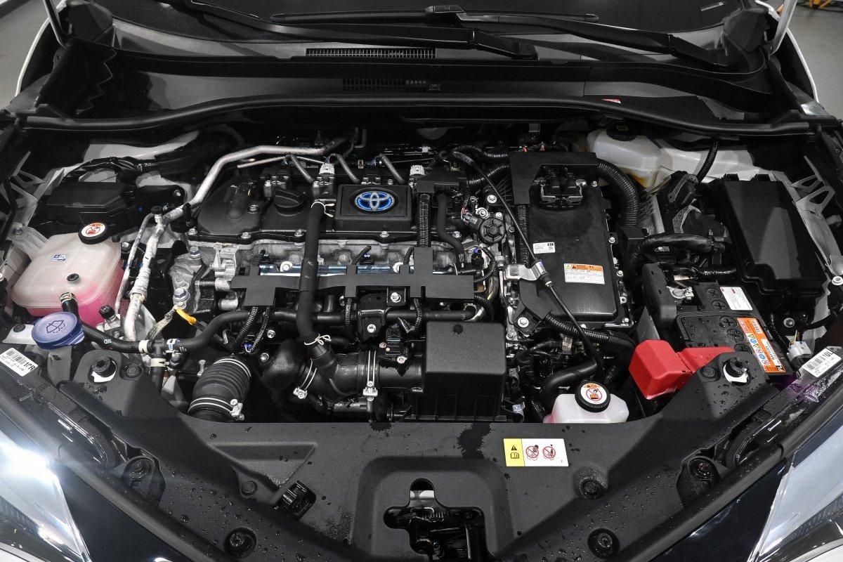 Foto Toyota C-HR 7 Foto Toyota C-HR 7