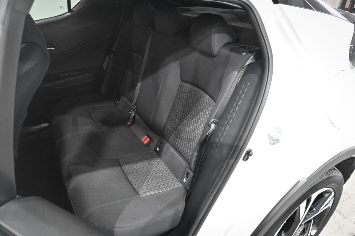 Foto Toyota C-HR 11 Foto Toyota C-HR 11