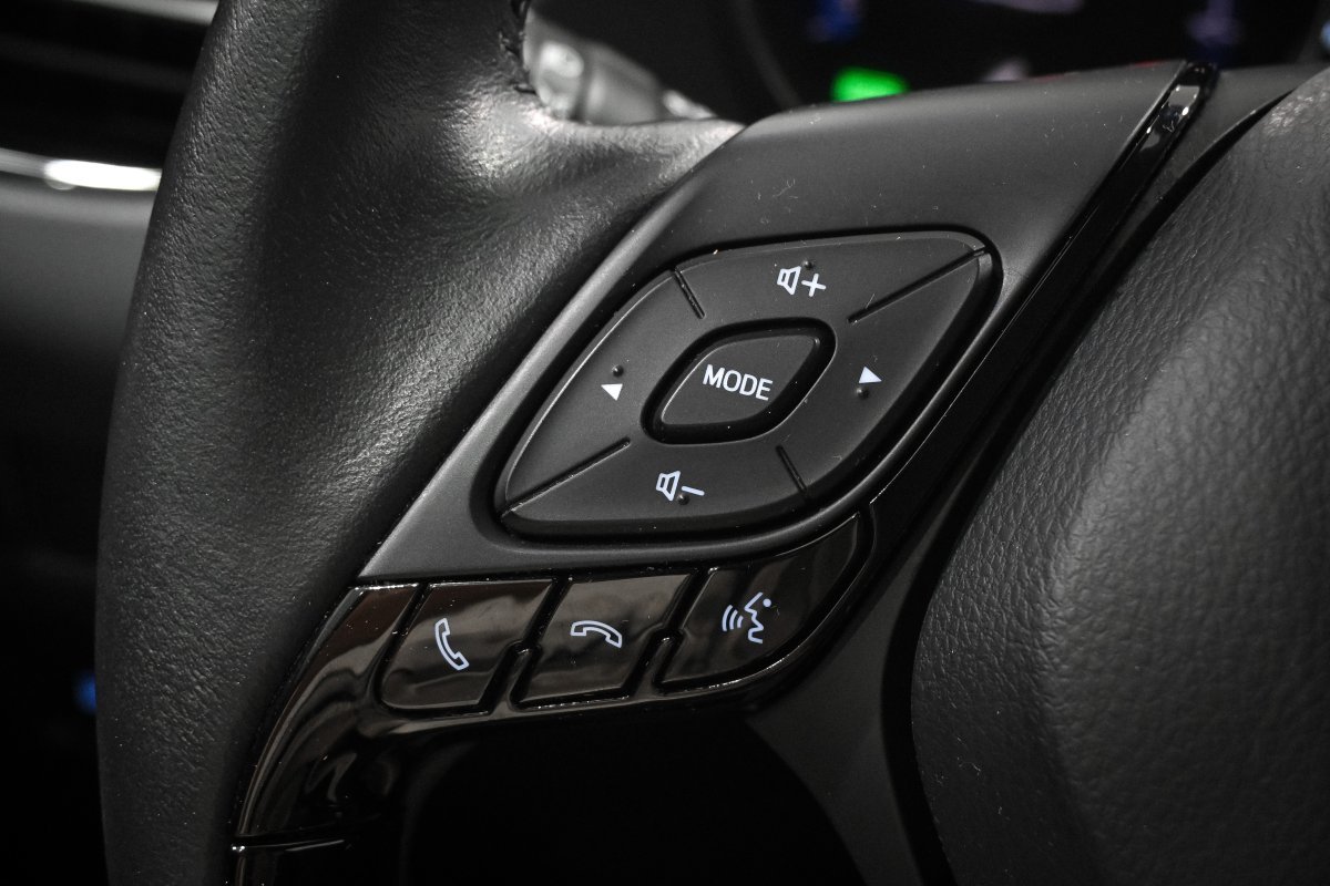 Foto Toyota C-HR 24 Foto Toyota C-HR 24