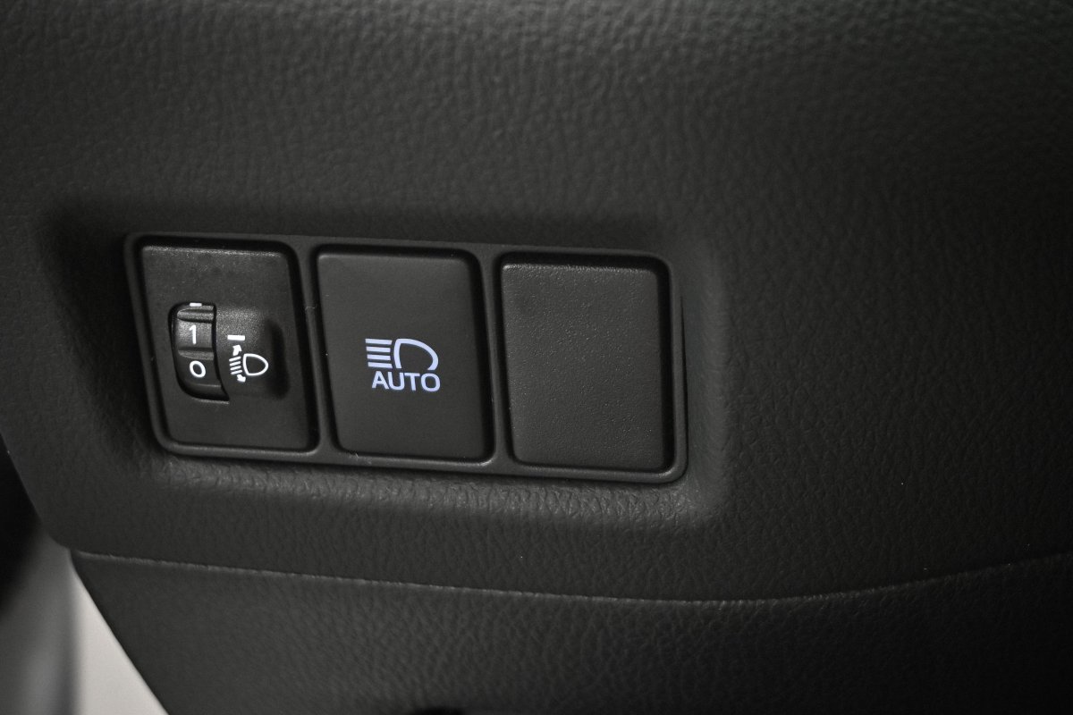 Foto Toyota C-HR 26 Foto Toyota C-HR 26