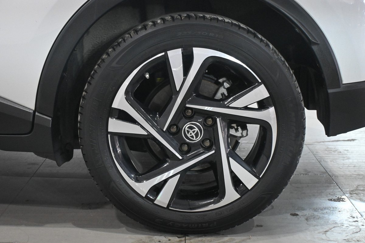 Foto Toyota C-HR 30 Foto Toyota C-HR 30