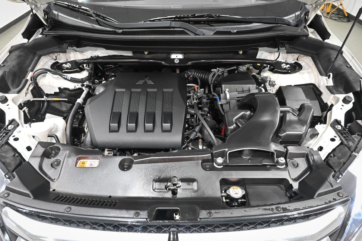 Foto Mitsubishi Eclipse Cross 7 Foto Mitsubishi Eclipse Cross 7