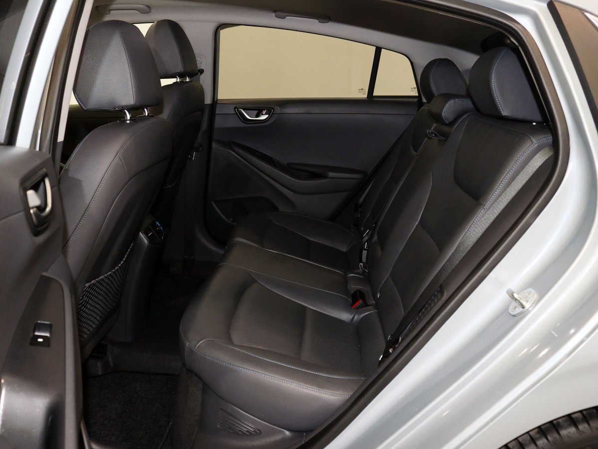 Foto Hyundai IONIQ 16