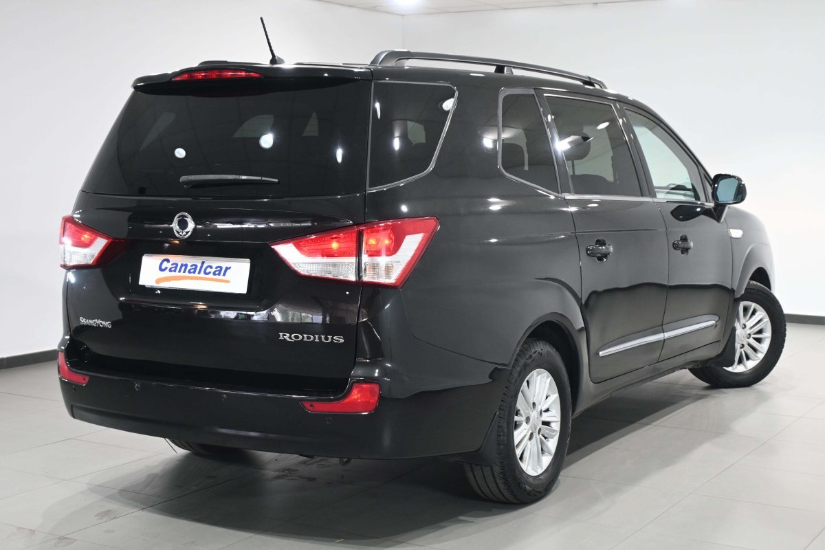 Foto SsangYong Rodius 4