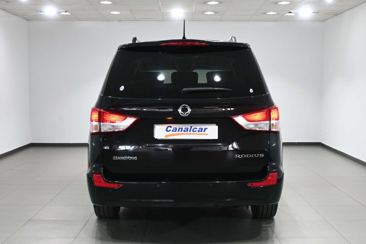 Foto SsangYong Rodius 5