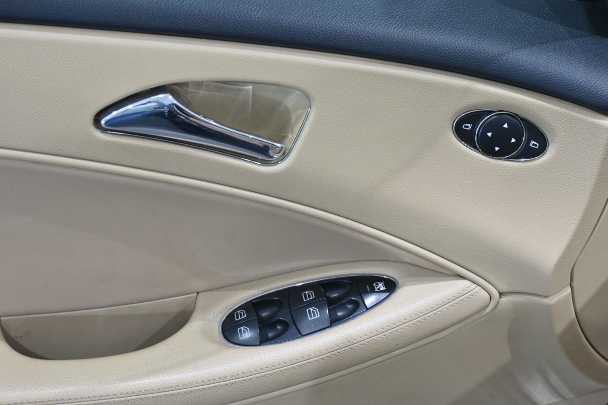 Foto Mercedes-Benz Clase CLS 25