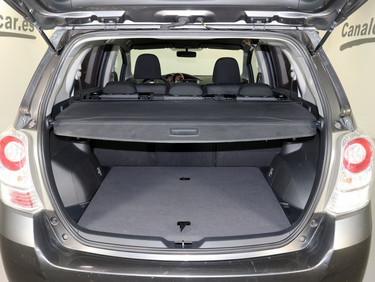 Foto Toyota Corolla Verso 8