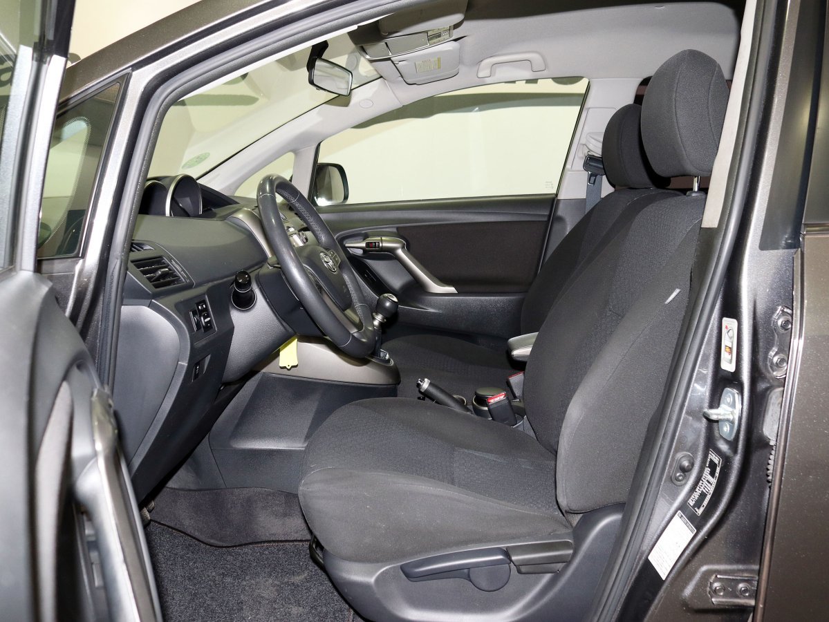 Foto Toyota Corolla Verso 10