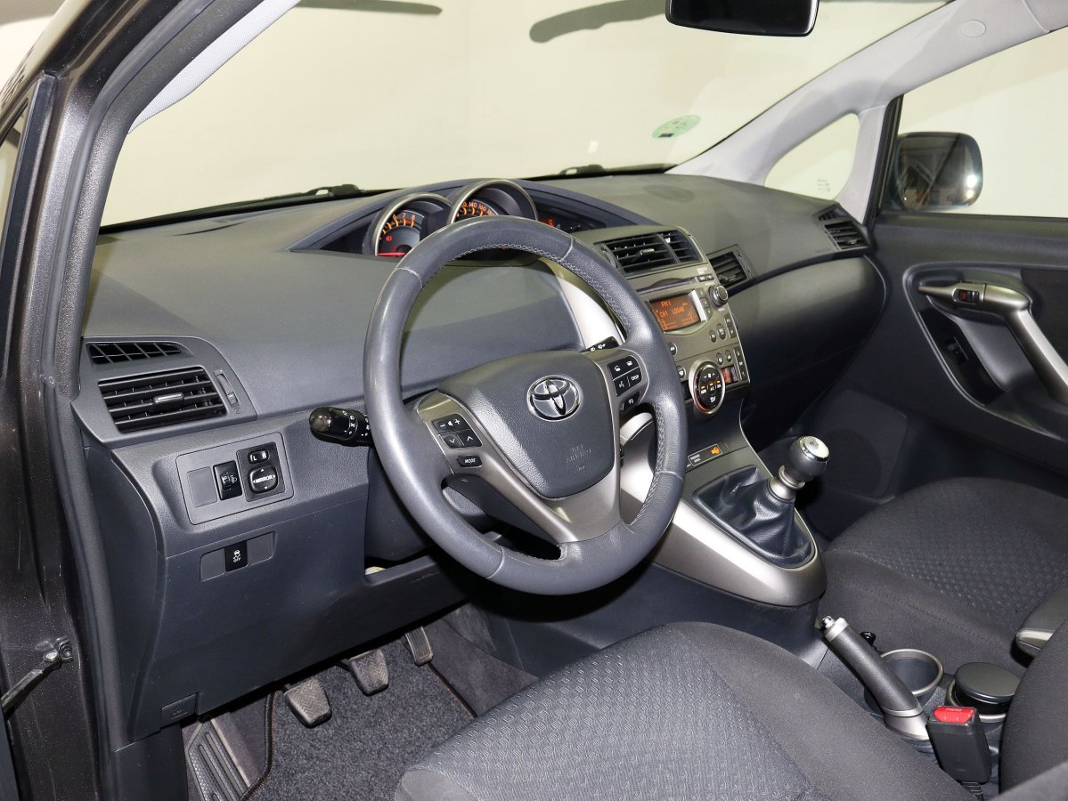 Foto Toyota Corolla Verso 12