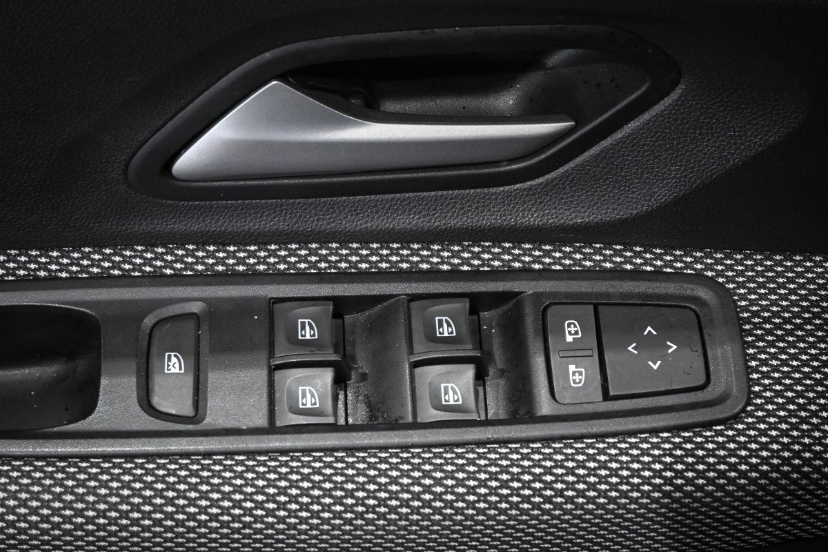 Foto Dacia Sandero 25 Foto Dacia Sandero 25