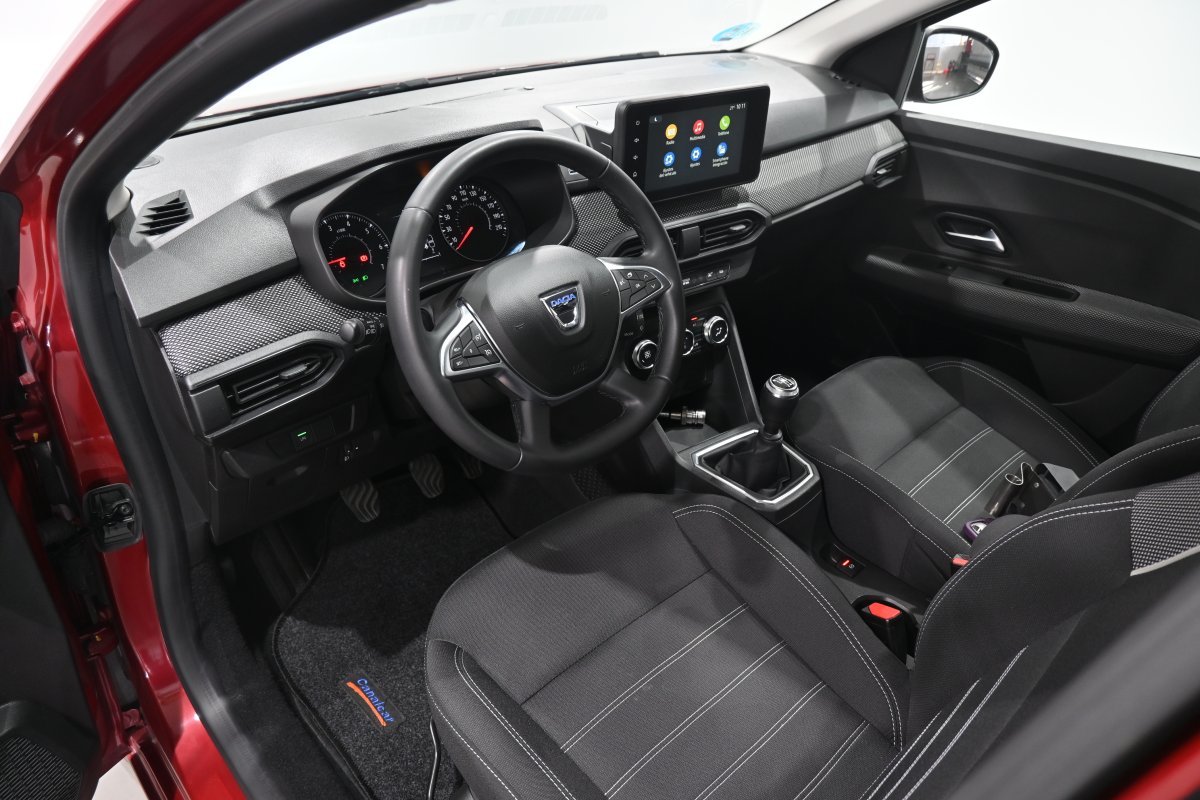 Foto Dacia Sandero 9 Foto Dacia Sandero 9