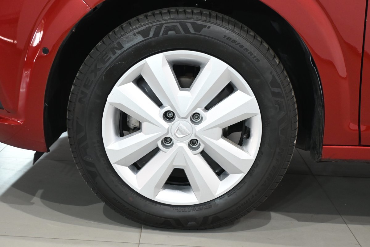 Foto Dacia Sandero 28 Foto Dacia Sandero 28