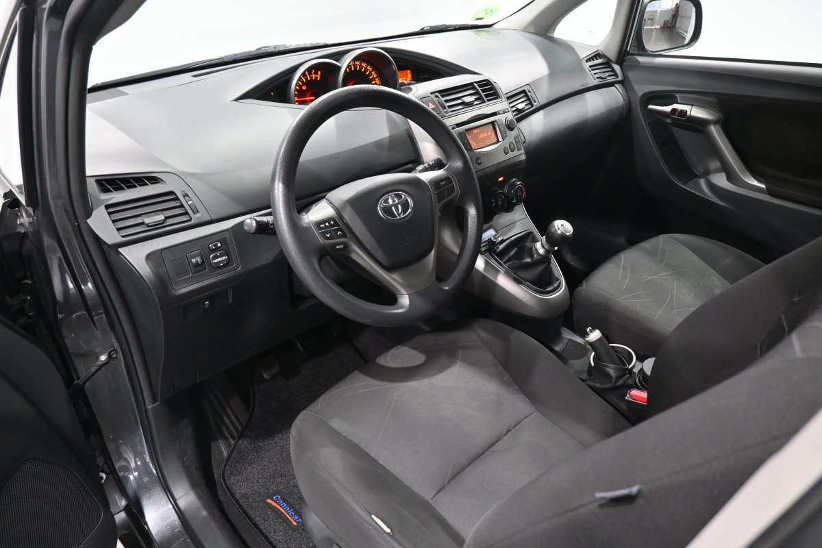 Foto Toyota Corolla Verso 9