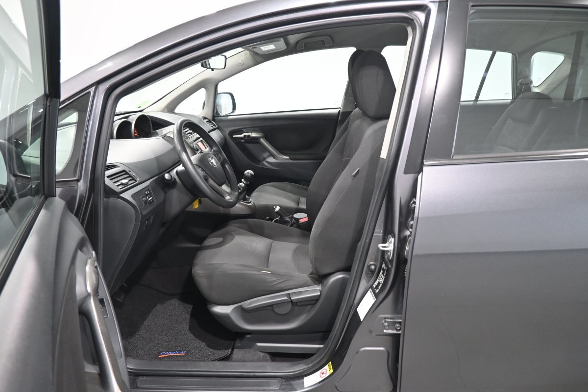 Foto Toyota Corolla Verso 10