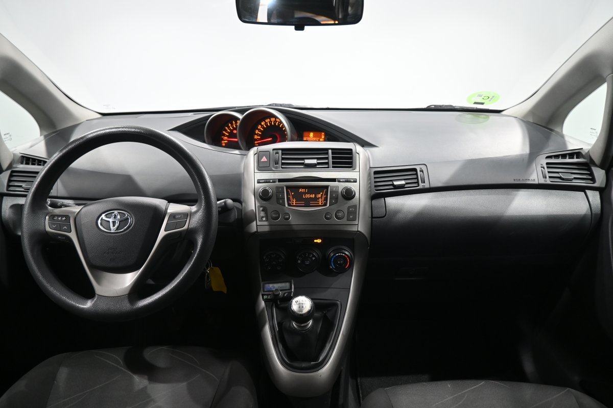 Foto Toyota Corolla Verso 15