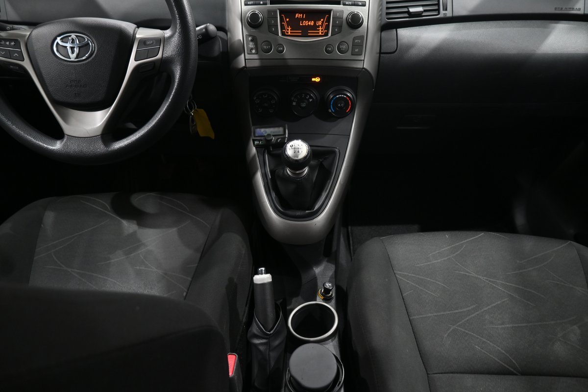 Foto Toyota Corolla Verso 17