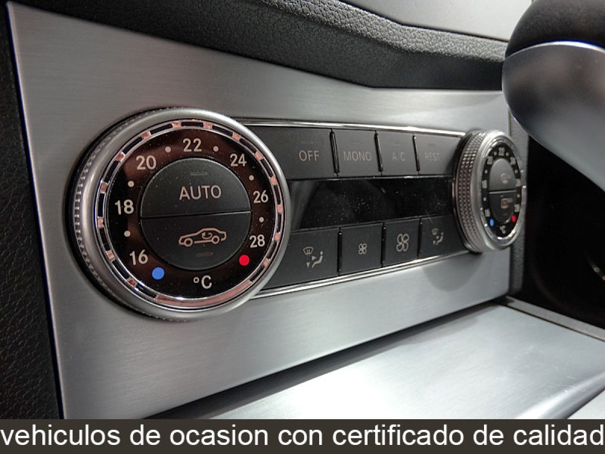 Foto Mercedes-Benz Clase C 30