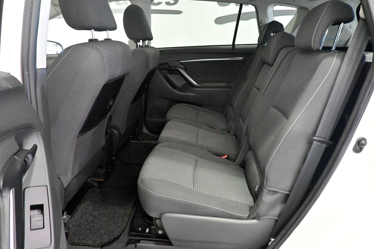 Foto Toyota Corolla Verso 10