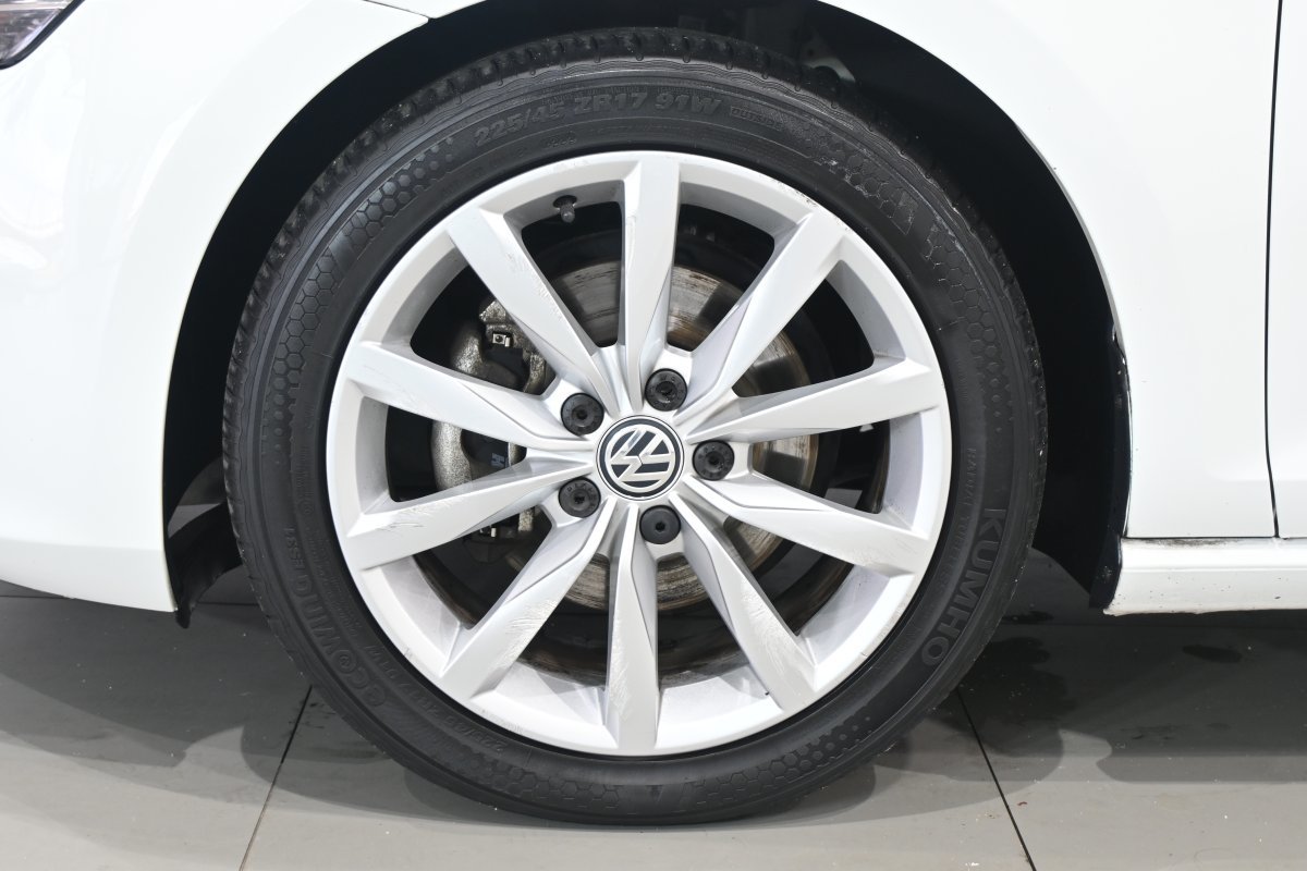 Foto Volkswagen Golf 30