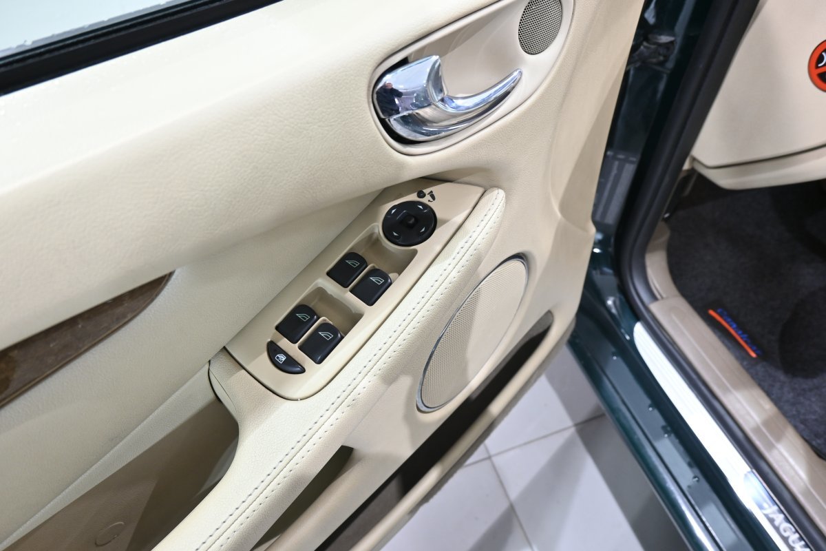 Foto Jaguar X-Type 25